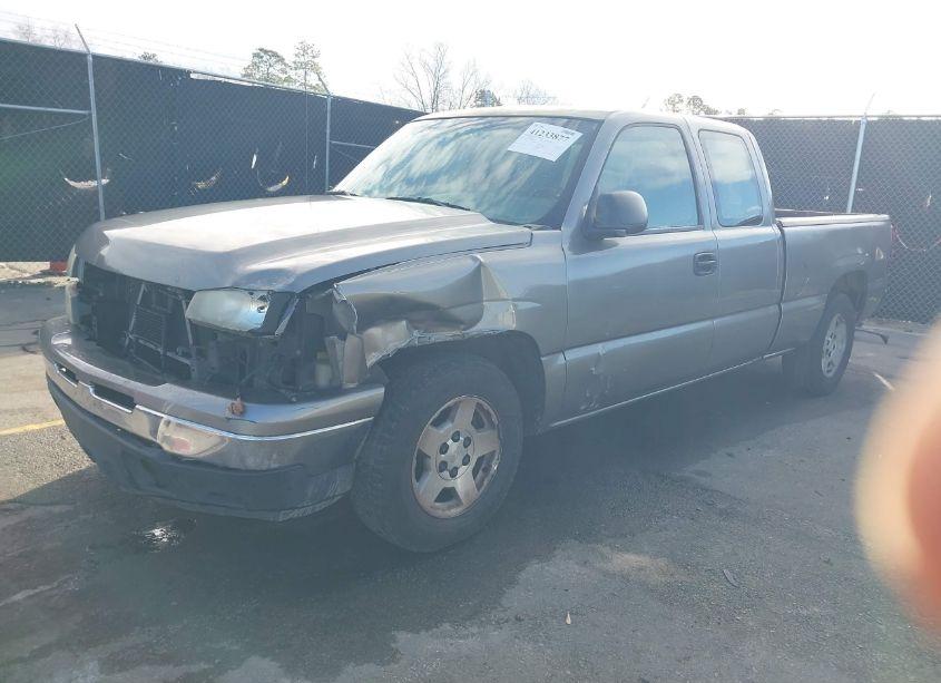 Photo 2 of 2006 Chevrolet Silverado 1500 LT1 (VIN 1GCEC19ZX6Z268708)