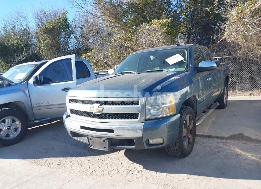 Photo 2 of 2009 Chevrolet Silverado 1500 LT (VIN 1GCEC290X9Z155918)