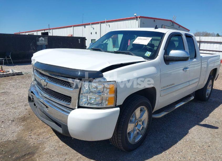 Photo 2 of 2009 Chevrolet Silverado 1500 LT (VIN 1GCEC290X9Z273788)