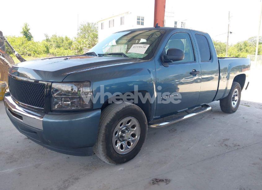 Photo 2 of 2009 Chevrolet Silverado 1500 LT (VIN 1GCEC29C69Z295250)