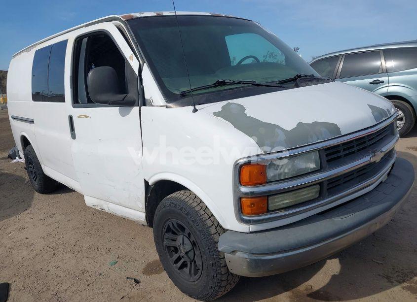 2002 Chevrolet Express (VIN 1GCEG15W121226906) main photo