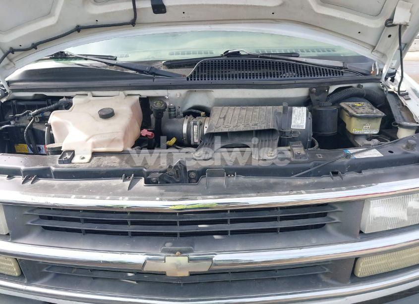 Photo 10 of 2002 Chevrolet Express (VIN 1GCEG15W121226906)