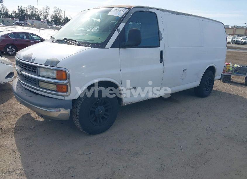 Photo 2 of 2002 Chevrolet Express (VIN 1GCEG15W121226906)