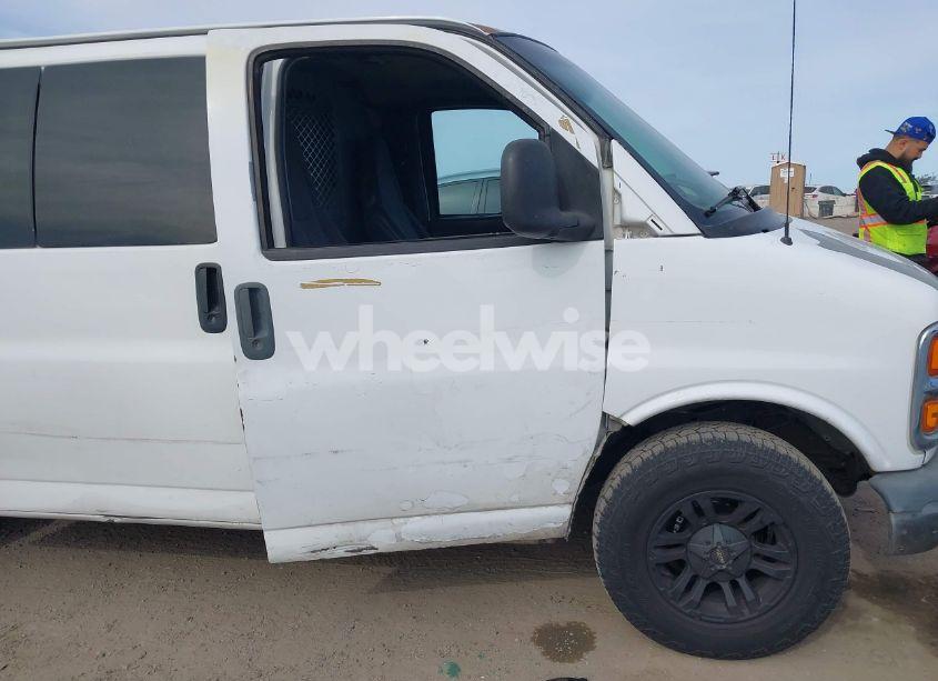 Photo 6 of 2002 Chevrolet Express (VIN 1GCEG15W121226906)