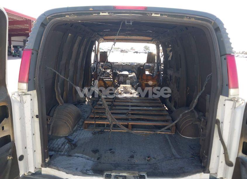 Photo 8 of 2002 Chevrolet Express (VIN 1GCEG15W221139001)
