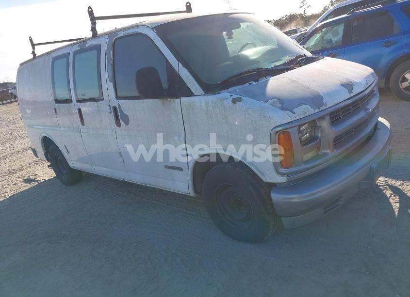 2002 Chevrolet Express (VIN 1GCEG15W321157717) main photo