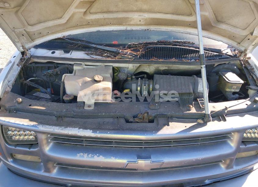 Photo 10 of 2002 Chevrolet Express (VIN 1GCEG15W321157717)