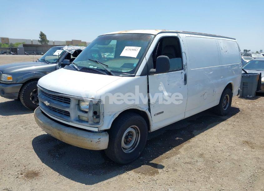 Photo 2 of 2002 Chevrolet Express (VIN 1GCEG15W821225865)