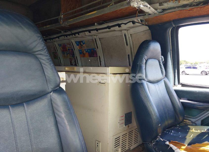 Photo 8 of 1999 Chevrolet Express (VIN 1GCEG15WXX1156166)