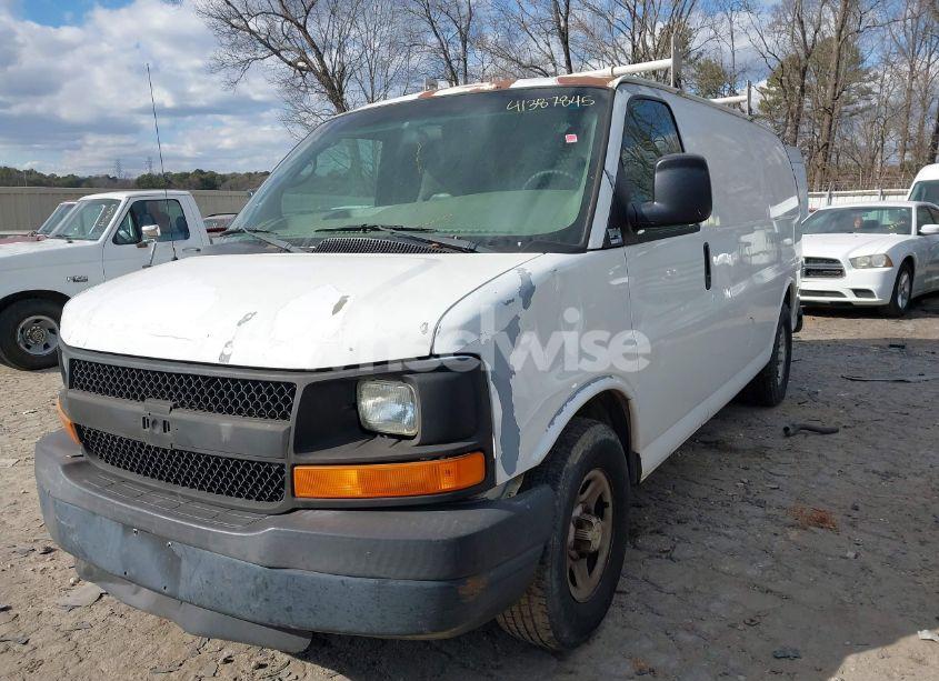 Photo 2 of 2005 Chevrolet Express (VIN 1GCEG15X251253481)