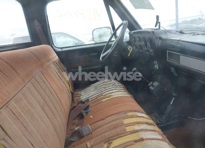 Photo 5 of 1984 Chevrolet K10 (VIN 1GCEK14H3EF353374)