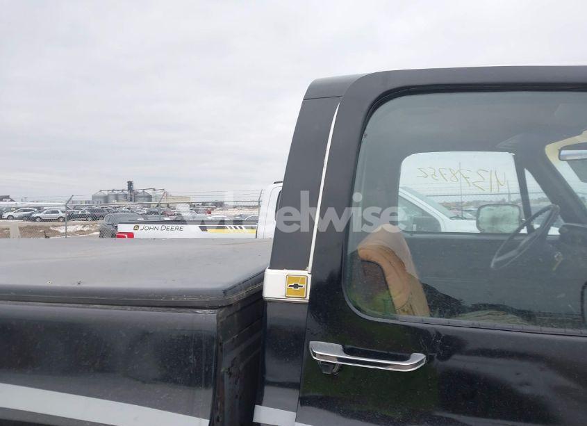 Photo 8 of 1984 Chevrolet K10 (VIN 1GCEK14H3EF353374)