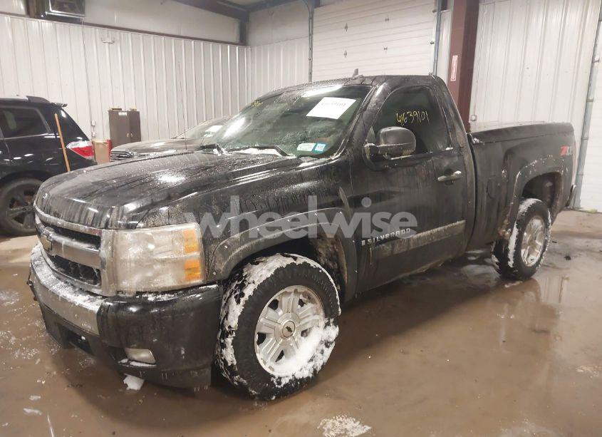 Photo 2 of 2007 Chevrolet Silverado 1500 LT1 (VIN 1GCEK14J17Z652656)