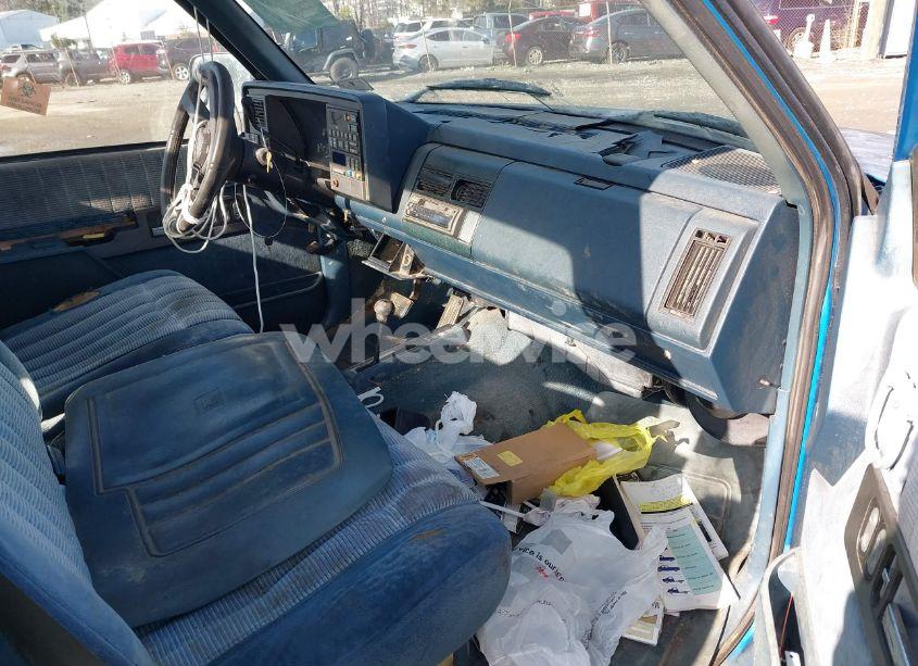 Photo 5 of 1992 Chevrolet Gmt-400 K1500 (VIN 1GCEK14K3NE213228)