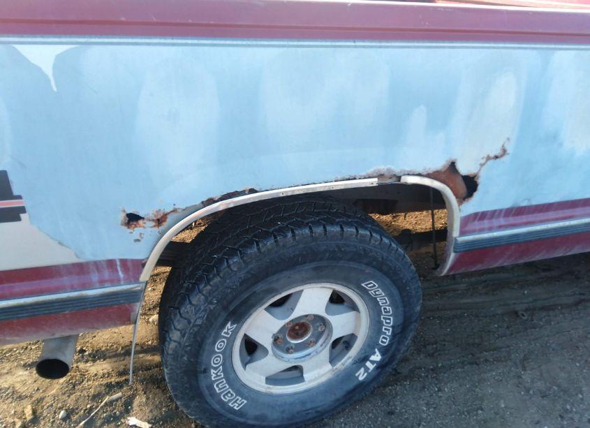 Photo 14 of 1992 Chevrolet Gmt-400 K1500 (VIN 1GCEK14K5NZ167992)