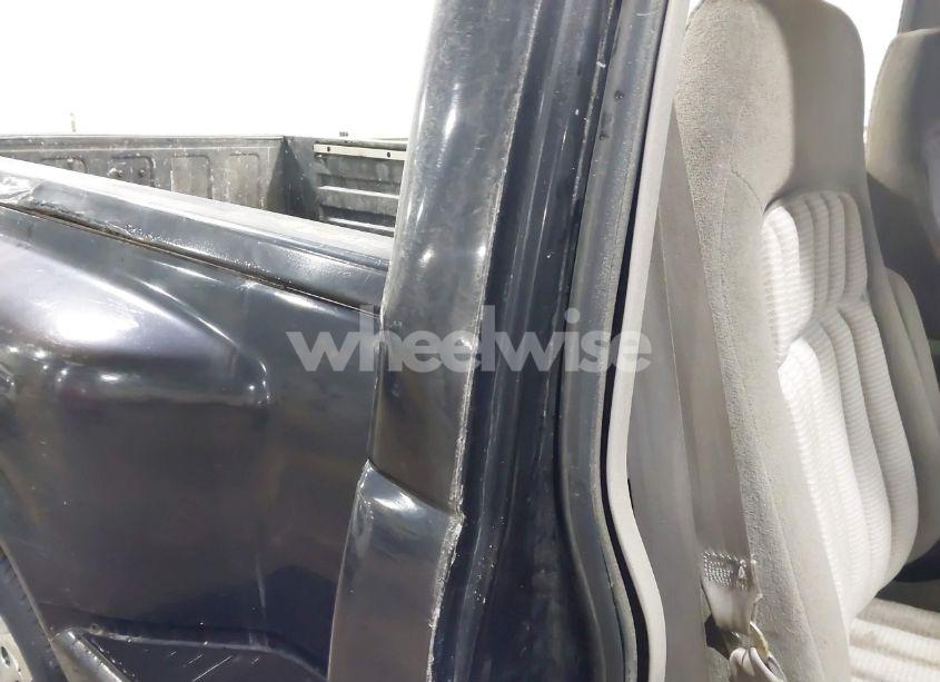 Photo 8 of 1993 Chevrolet Gmt-400 K1500 (VIN 1GCEK14K5PZ214019)