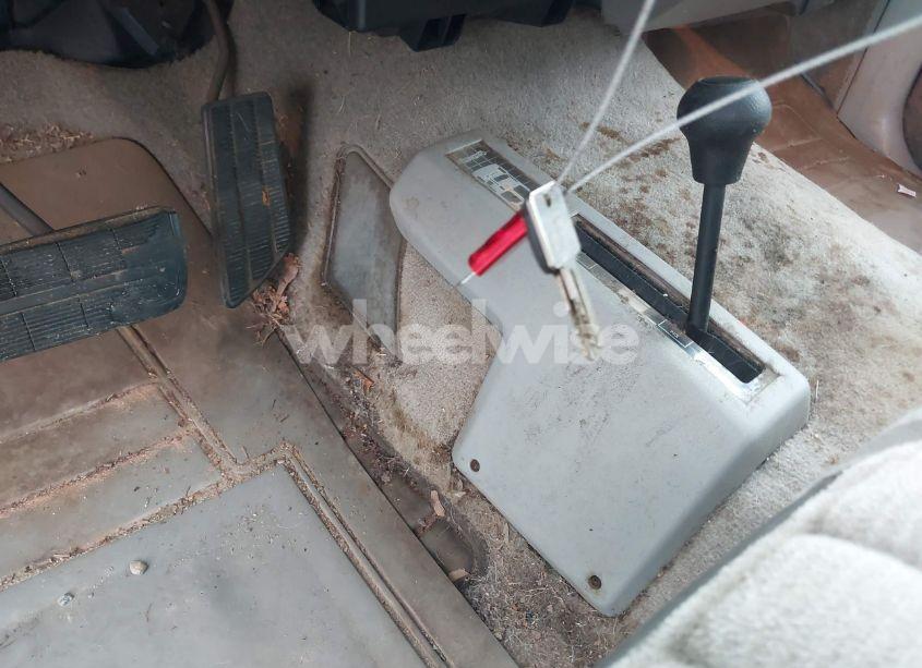 Photo 11 of 1993 Chevrolet Gmt-400 K1500 (VIN 1GCEK14K6PZ198042)