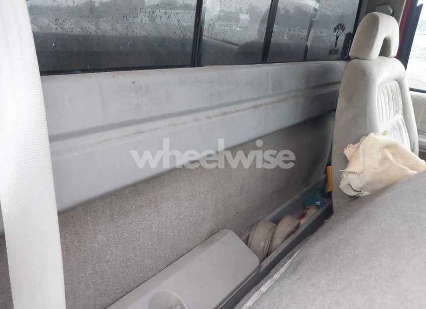 Photo 8 of 1993 Chevrolet Gmt-400 K1500 (VIN 1GCEK14K6PZ198042)