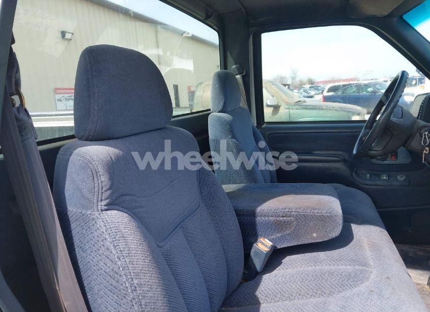 Photo 8 of 1995 Chevrolet Gmt-400 K1500 (VIN 1GCEK14K9SZ251163)