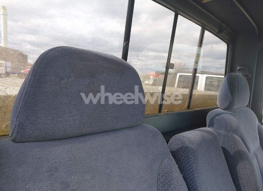 Photo 8 of 1996 Chevrolet Gmt-400 K1500 (VIN 1GCEK14M9TE123094)