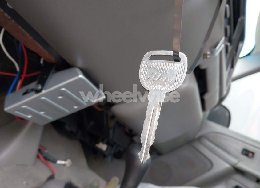 Photo 11 of 2000 Chevrolet Silverado 1500 LS (VIN 1GCEK14T0YZ173115)