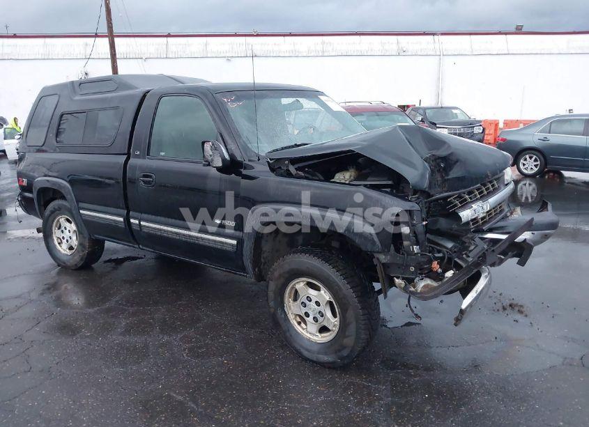 2000 Chevrolet Silverado 1500 LS (VIN 1GCEK14T1YZ106541) main photo