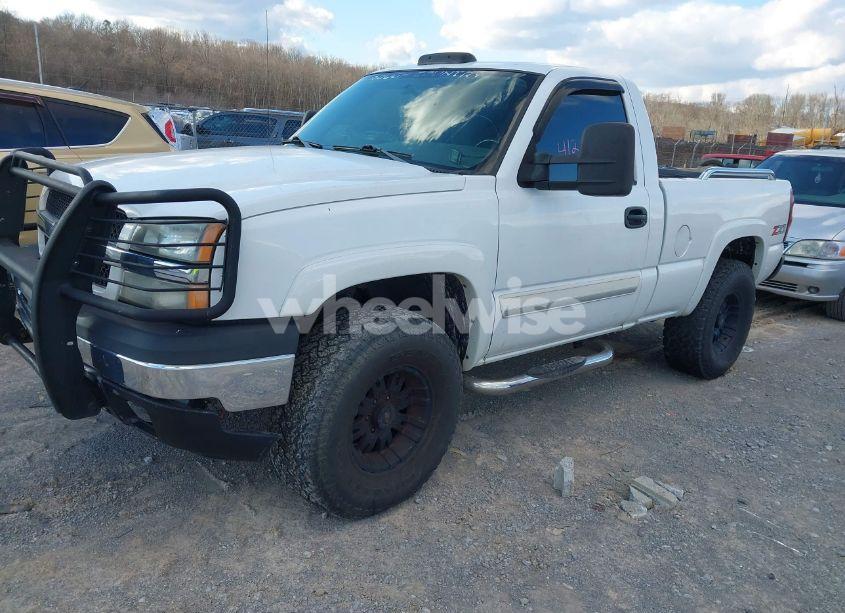 Photo 2 of 2004 Chevrolet Silverado 1500 Z71 (VIN 1GCEK14T24Z295677)