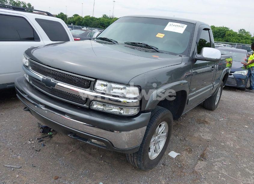 Photo 2 of 2000 Chevrolet Silverado 1500 LS (VIN 1GCEK14T2YZ134087)