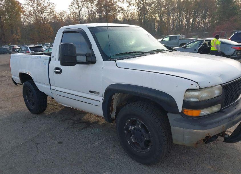 2000 Chevrolet Silverado 1500 LS (VIN 1GCEK14T8YZ235165) main photo