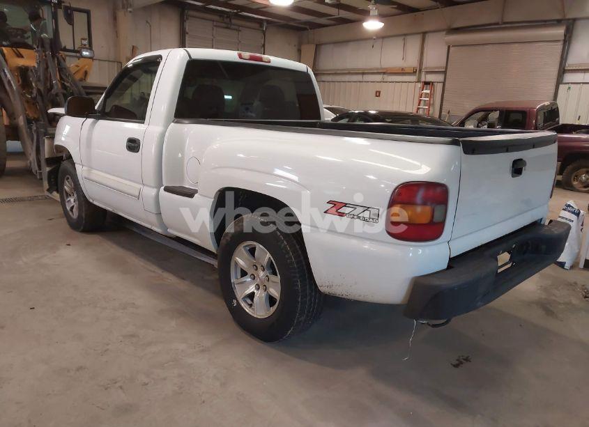 Photo 3 of 2003 Chevrolet Silverado 1500 LS (VIN 1GCEK14T93Z329886)