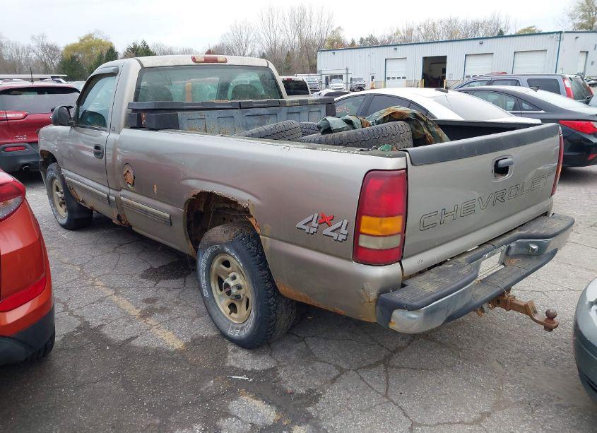 Photo 3 of 2000 Chevrolet Silverado 1500 (VIN 1GCEK14T9YE381369)