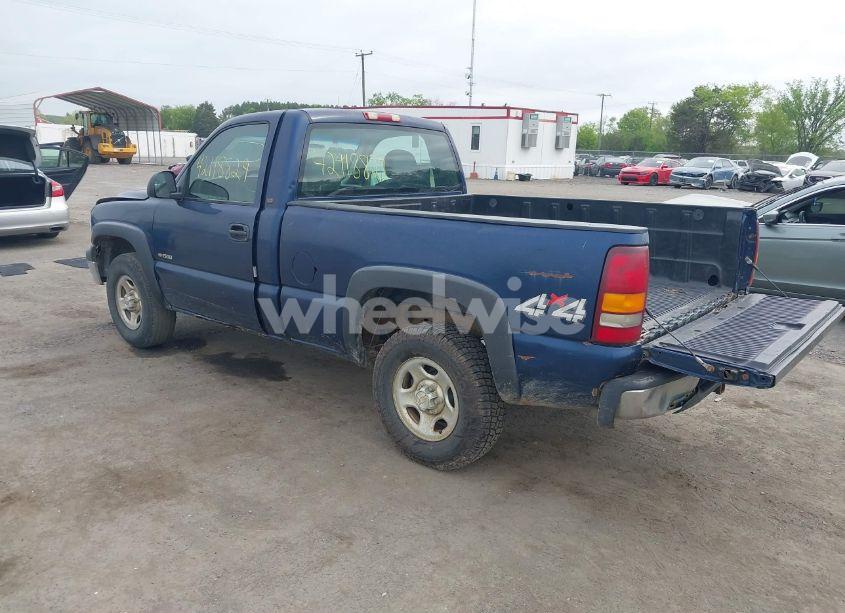 Photo 3 of 2000 Chevrolet Silverado 1500 (VIN 1GCEK14V0YZ223724)