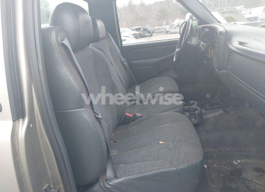 Photo 8 of 2002 Chevrolet Silverado 1500 (VIN 1GCEK14V12Z111201)