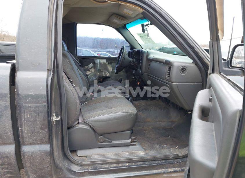 Photo 8 of 2005 Chevrolet Silverado 1500 (VIN 1GCEK14V15Z118282)