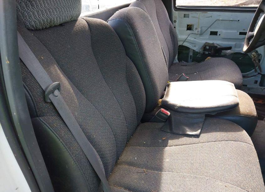 Photo 8 of 2000 Chevrolet Silverado 1500 (VIN 1GCEK14V5YE226335)