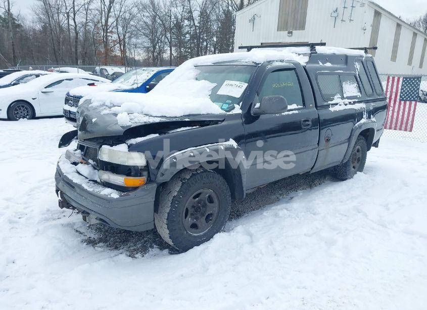 Photo 2 of 2001 Chevrolet Silverado 1500 (VIN 1GCEK14V71E120524)