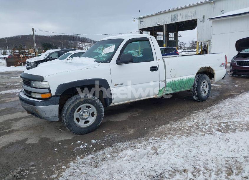 Photo 2 of 2000 Chevrolet Silverado 1500 (VIN 1GCEK14V8YE421717)