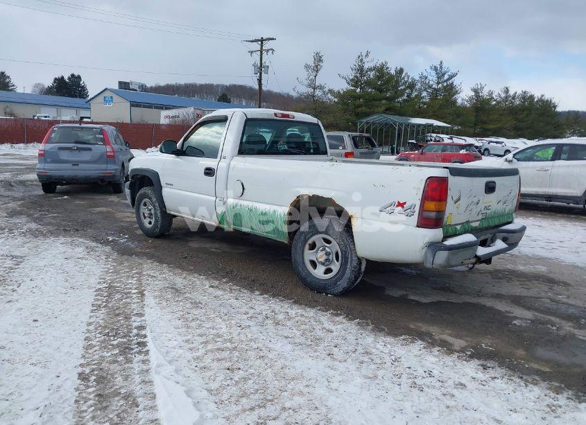 Photo 3 of 2000 Chevrolet Silverado 1500 (VIN 1GCEK14V8YE421717)