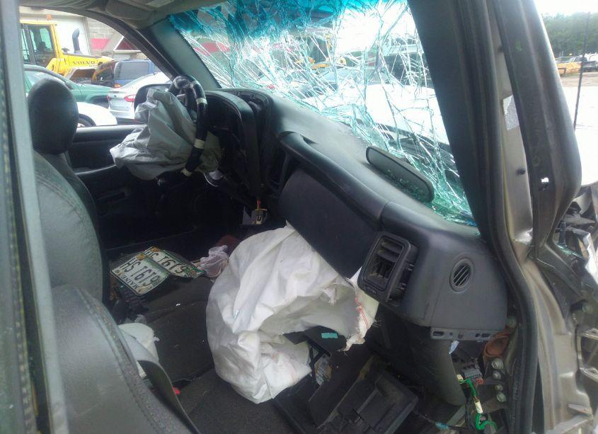 Photo 5 of 2000 Chevrolet Silverado 1500 (VIN 1GCEK14W2YZ359863)