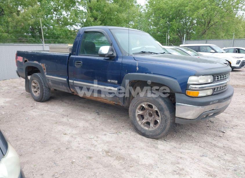 2001 Chevrolet Silverado 1500 LS (VIN 1GCEK14W81Z218530) main photo