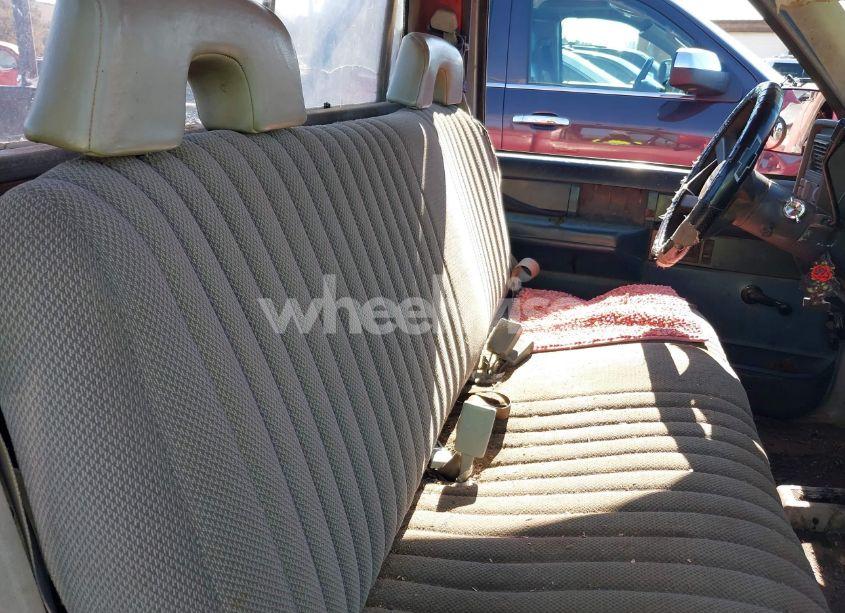 Photo 8 of 1992 Chevrolet Gmt-400 K1500 (VIN 1GCEK14Z2NE199173)