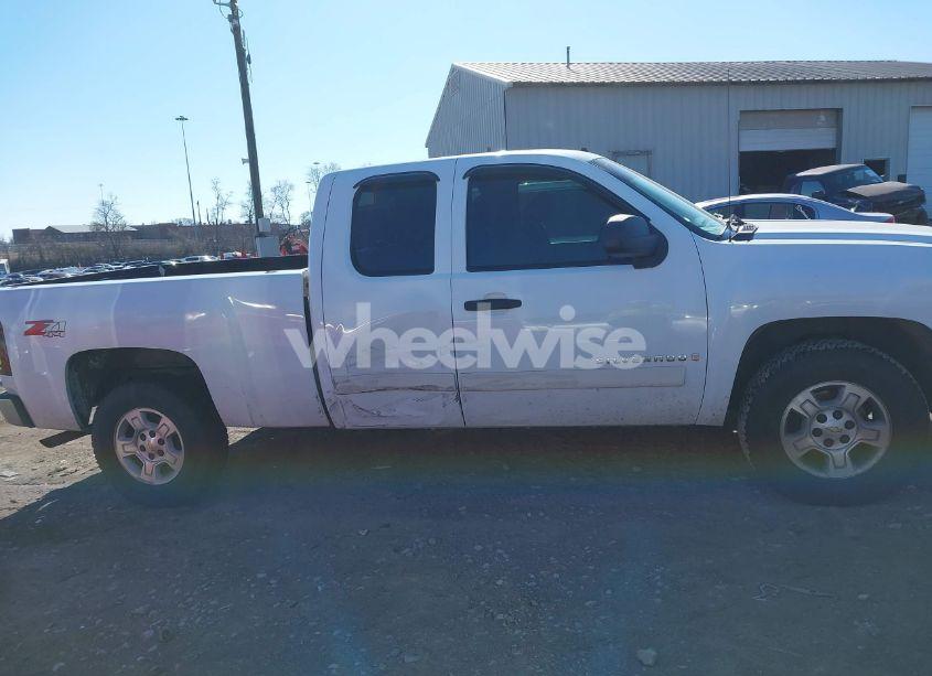 Photo 13 of 2007 Chevrolet Silverado 1500 LT1 (VIN 1GCEK19007Z571695)