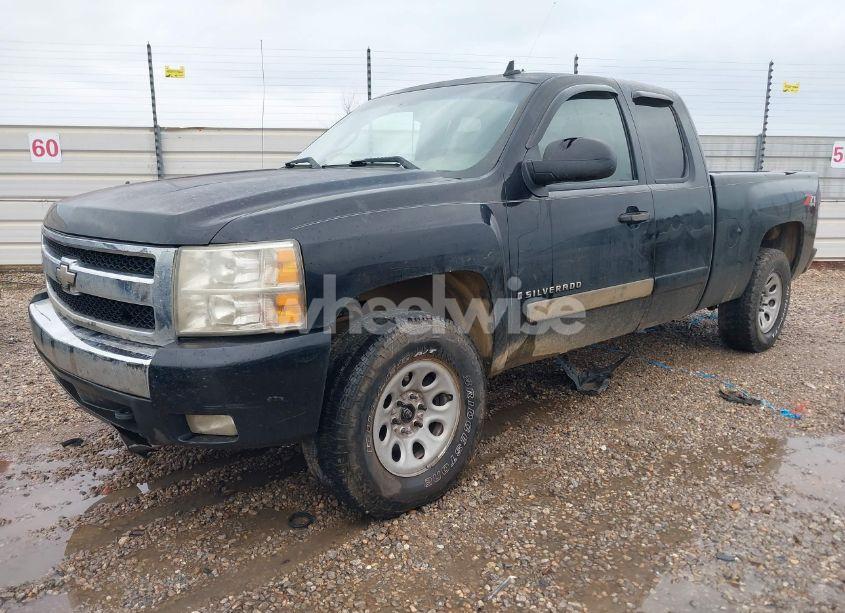 Photo 2 of 2007 Chevrolet Silverado 1500 LT1 (VIN 1GCEK19017Z550550)