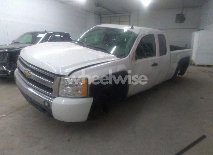 Photo 2 of 2007 Chevrolet Silverado 1500 WORK TRUCK (VIN 1GCEK19027Z622968)