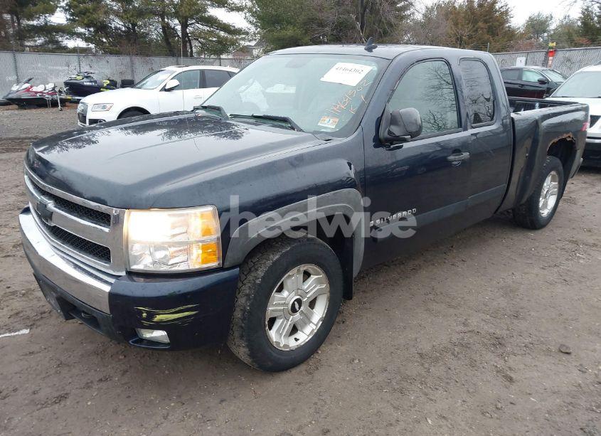 Photo 2 of 2007 Chevrolet Silverado 1500 LT1 (VIN 1GCEK19067Z521724)