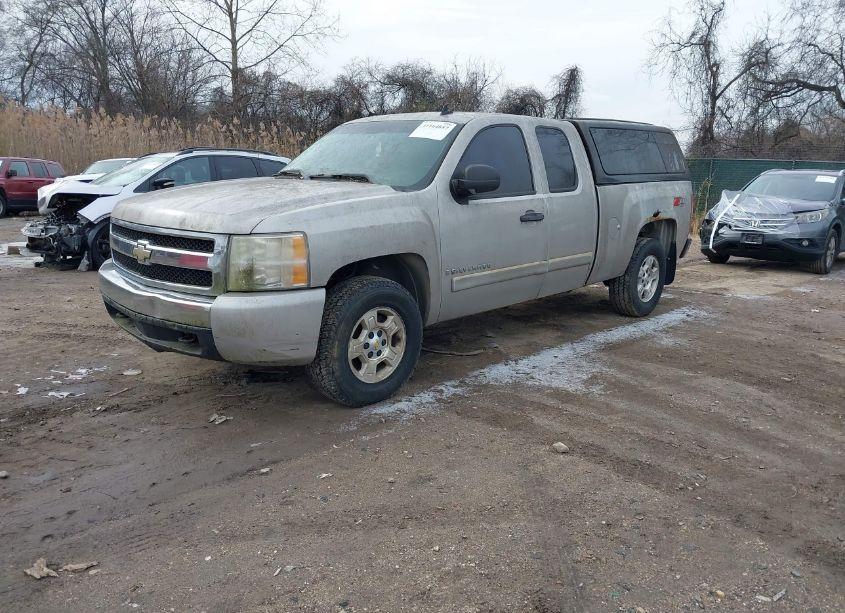 Photo 2 of 2007 Chevrolet Silverado 1500 LT1 (VIN 1GCEK19077E596892)