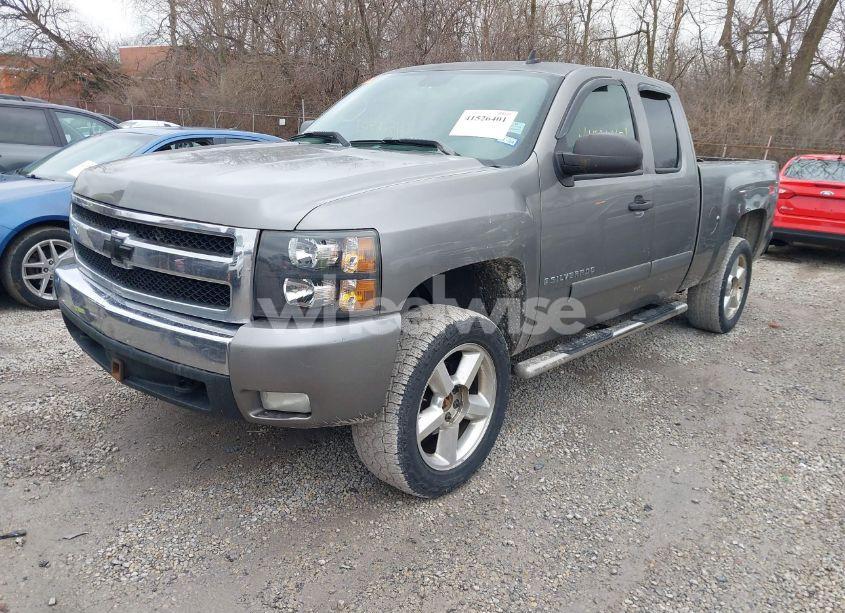 Photo 2 of 2007 Chevrolet Silverado 1500 LT1 (VIN 1GCEK19077Z500980)