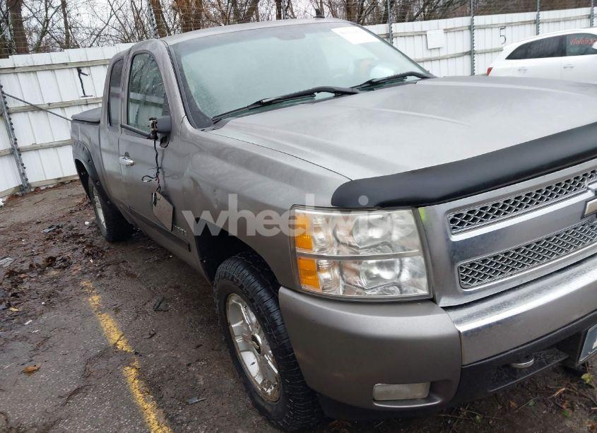 2007 Chevrolet Silverado 1500 LT2 (VIN 1GCEK190X7Z599455) main photo