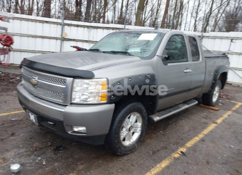 Photo 2 of 2007 Chevrolet Silverado 1500 LT2 (VIN 1GCEK190X7Z599455)
