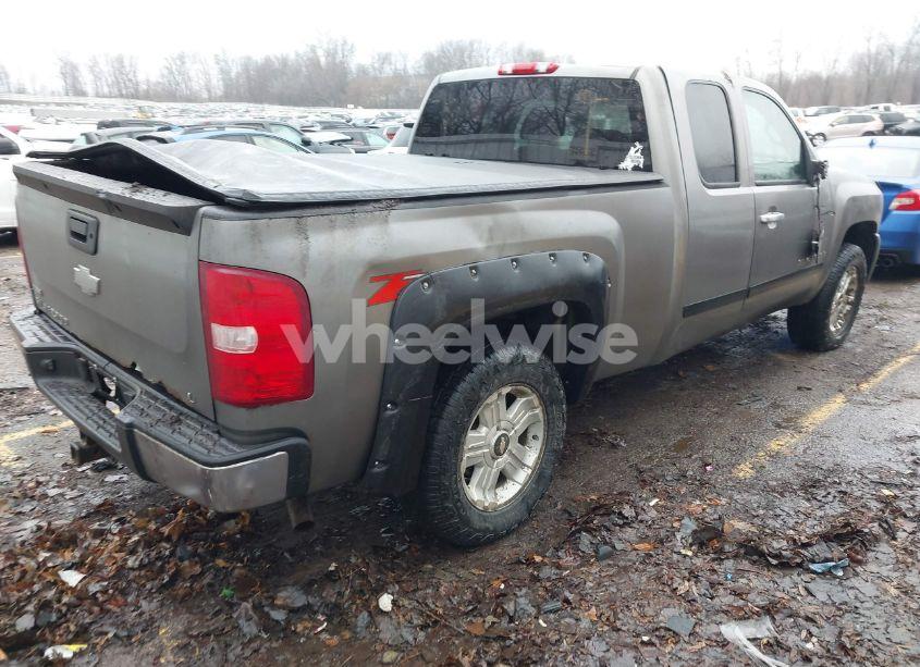 Photo 4 of 2007 Chevrolet Silverado 1500 LT2 (VIN 1GCEK190X7Z599455)